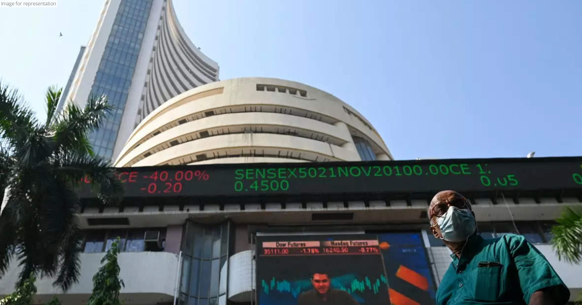 Sensex dips fourth straight day, closes 276 points down